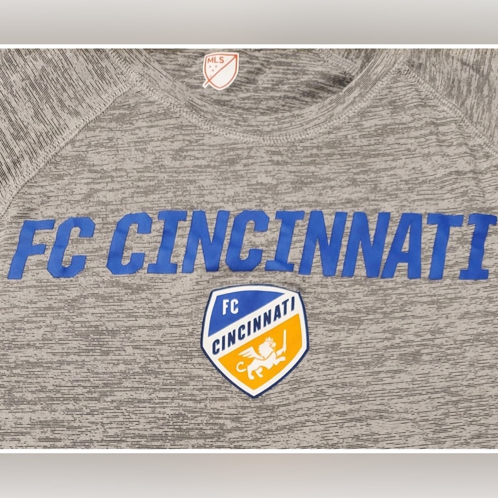 FC Cincinnati tshirt